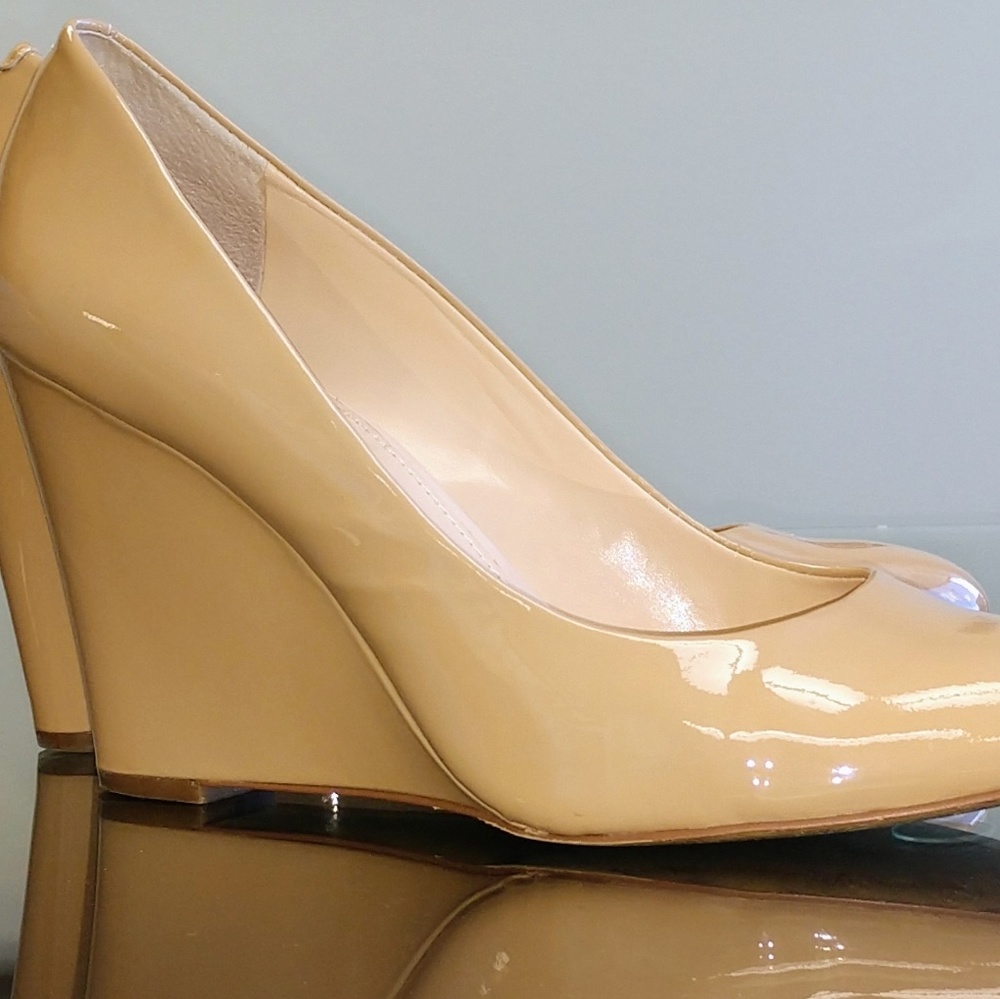 Banana Republic Nude Patent Wedges Size 10
